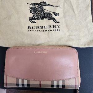 Authentic Burberry large wallet in Nude/Light pink. Checker design, leather.